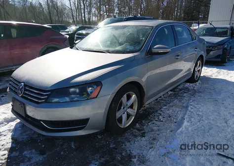 2012 Volkswagen Passat 2.5L Se z USA, uszkodzony, nr VIN 1VWBP7A39CC086169